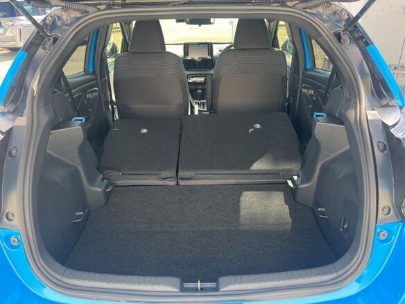 2023 Toyota Yaris IV, голубой, 1251000 рублей - вид 10