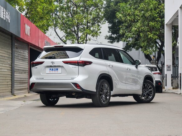 2026 Toyota Highlander IV (XU70), чёрный - вид 5