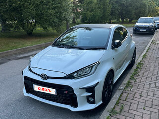 2021 Toyota Yaris IV, белый, 3000000 рублей, вид 1