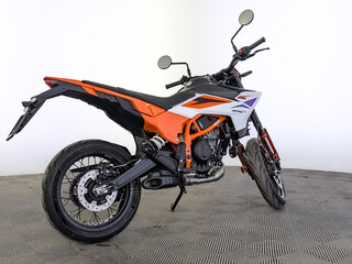 2026 KTM 390 SMC R, оранжевый, 749000 рублей, вид 2