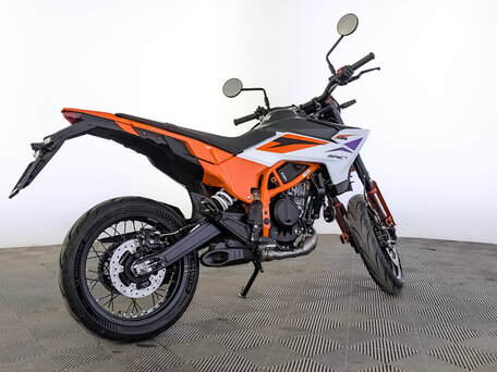 2026 KTM 390 SMC R, оранжевый, 749000 рублей, вид 2