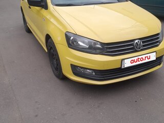 2018 Volkswagen Polo V Рестайлинг, жёлтый, 650000 рублей, вид 4