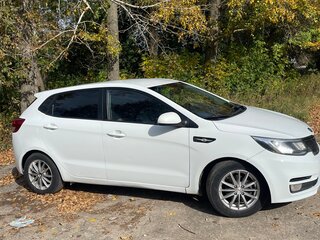 2015 Kia Rio III Рестайлинг, белый, 749000 рублей, вид 5