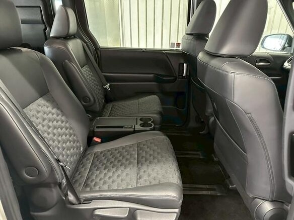 2023 Toyota Voxy IV (R90), белый - вид 16