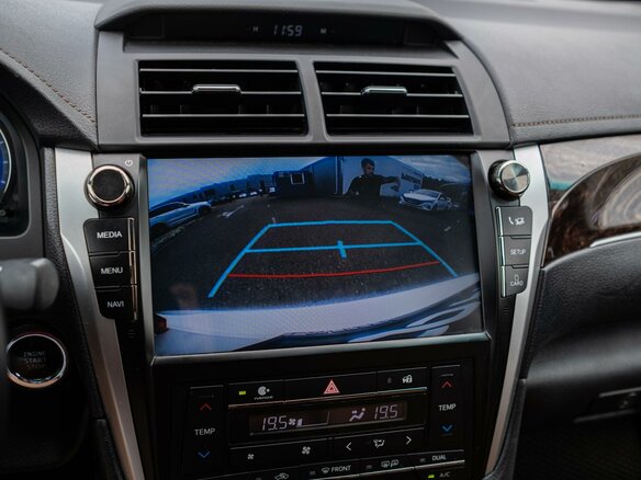 2016 Toyota Camry VII (XV50) Рестайлинг, белый, 2639000 рублей - вид 14