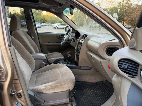 2004 Hyundai Santa Fe I, золотистый, 515000 рублей - вид 16