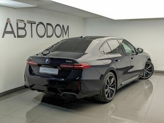 2026 BMW 5 серии 530i xDrive VIII (G60/G61/G68), чёрный, 10300000 рублей, вид 3