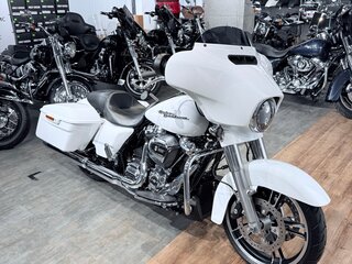 2017 Harley-Davidson Street Glide, белый, 1799000 рублей, вид 1