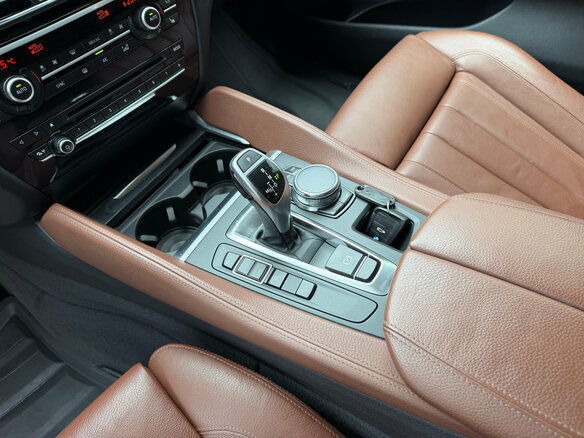 2017 BMW X6 30d II (F16), белый, 5100000 рублей - вид 16