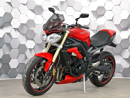 2015 Triumph Street Triple, красный, 617000 рублей, вид 2