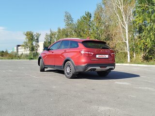 2018 Lada (ВАЗ) Vesta SW Cross I, красный, 1000000 рублей, вид 4