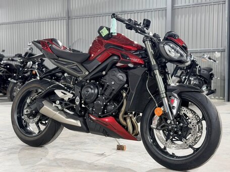 2023 Triumph Street Triple, красный, 1370000 рублей, вид 1