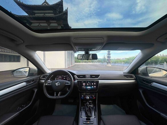 2022 Skoda Superb III Рестайлинг, серебристый, 2377700 рублей - вид 12