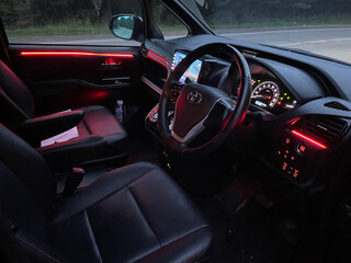 2017 Toyota Esquire I Рестайлинг, чёрный, 2850000 рублей, вид 4