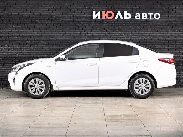 2021 Kia Rio IV Рестайлинг, белый, 1780000 рублей - вид 7