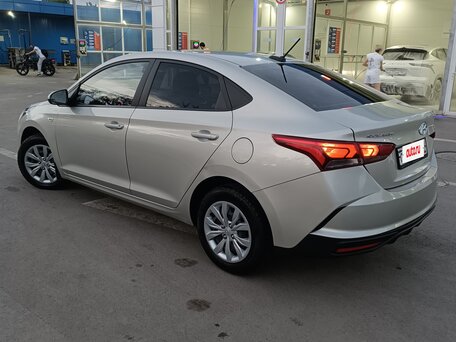 2020 Hyundai Solaris II Рестайлинг, серый, 1650000 рублей, вид 4