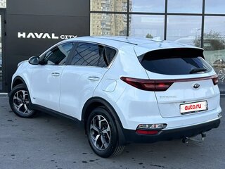 2020 Kia Sportage IV Рестайлинг, белый, 2359900 рублей, вид 4
