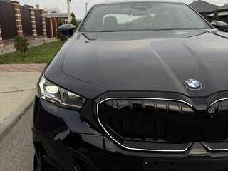 2024 BMW 5 серии 520i VIII (G60/G61/G68), синий, 6850000 рублей, вид 2