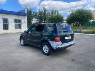 2001 Mercedes-Benz M-Класс 320 I (W163), зелёный, 400000 рублей, вид 3