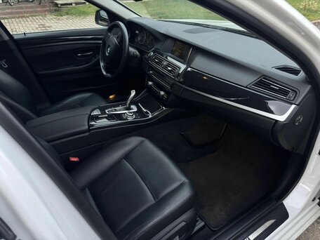 2016 BMW 5 серии 528i xDrive VI (F10/F11/F07) Рестайлинг, белый, 2550000 рублей, вид 4