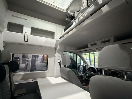 2022 Volkswagen Constellation, белый, 6910000 рублей, вид 3