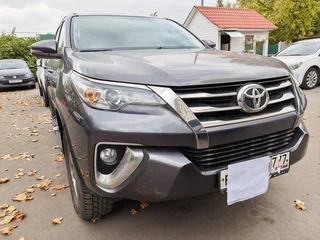 2019 Toyota Fortuner II, серый, 4400000 рублей, вид 1