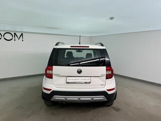 2015 Skoda Yeti I Рестайлинг, белый, 1250000 рублей, вид 4