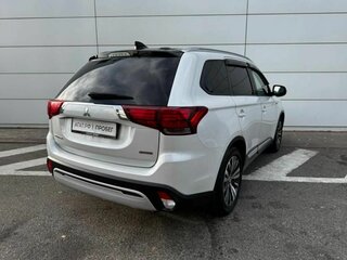 2020 Mitsubishi Outlander III Рестайлинг 3, белый, 2090000 рублей, вид 5