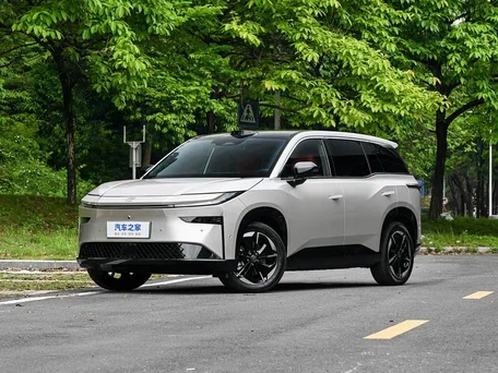 2026 Toyota bZ3X 58.3 kWh, серебристый, 2700000 рублей, вид 1