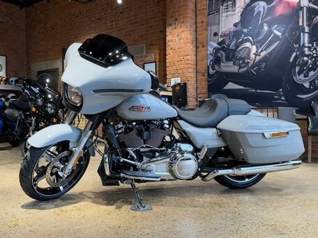 2024 Harley-Davidson Street Glide, серый, 3950000 рублей, вид 1