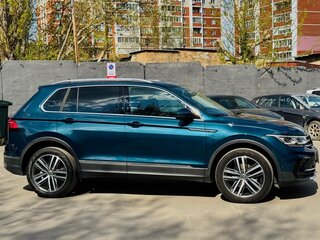 2022 Volkswagen Tiguan II Рестайлинг, синий, 2830000 рублей, вид 5