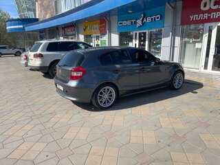 2006 BMW 1 серии 120i I (E81/E82/E87/E88), серый, 500000 рублей, вид 4
