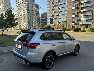 2021 Mitsubishi Outlander III Рестайлинг 3, серебристый, 2935000 рублей, вид 4