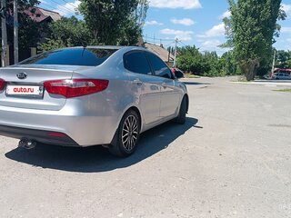 2014 Kia Rio 5-speed III, серебристый, 999999 рублей, вид 5