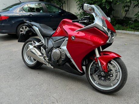2010 Honda VFR 1200, красный, 540000 рублей, вид 1
