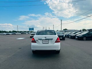2005 Nissan Tiida Latio I, белый, 599999 рублей, вид 5
