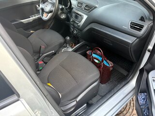 2014 Kia Rio 4-speed III, серебристый, 1150000 рублей, вид 5