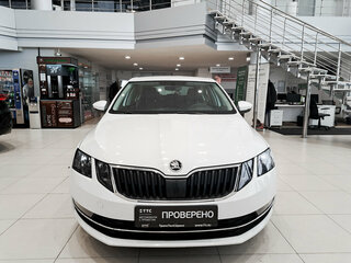 2019 Skoda Octavia III (A7) Рестайлинг, белый, 1620000 рублей, вид 2