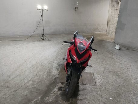 2023 Honda CBR 650R, красный, 847000 рублей, вид 3