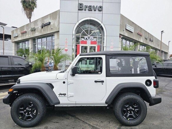 2026 Jeep Wrangler IV (JL) Рестайлинг, белый - вид 2