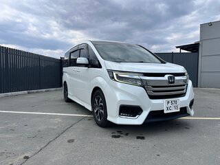 2017 Honda Stepwgn Spada V Рестайлинг, белый, 1855000 рублей, вид 2