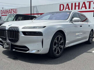 2026 BMW 7 серии 750e xDrive VII (G70), белый, 13300000 рублей, вид 5