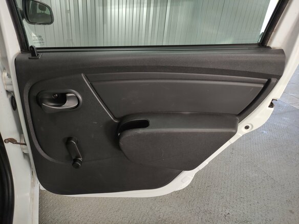 2014 Renault Logan I Рестайлинг, белый, 450000 рублей - вид 16