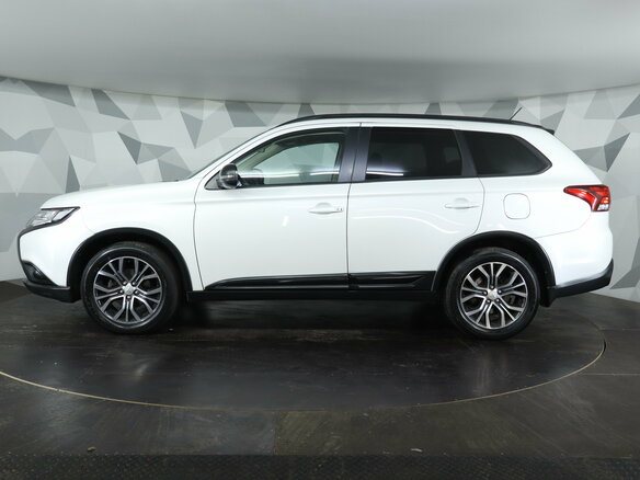 2016 Mitsubishi Outlander III Рестайлинг 2, белый, 1849000 рублей - вид 7