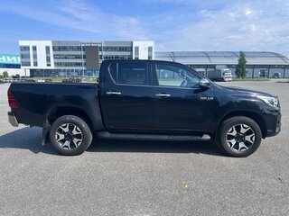 2018 Toyota Hilux VIII, чёрный, 4000000 рублей, вид 1