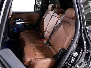 2025 Mercedes-Benz GLB 220 I (X247) Рестайлинг, чёрный, 6156800 рублей, вид 3