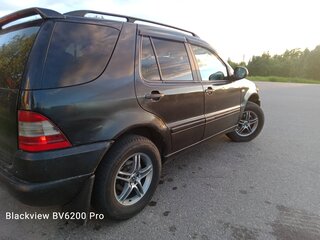 1998 Mercedes-Benz M-Класс 320 I (W163), чёрный, 500000 рублей, вид 3