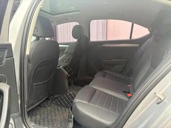 2020 Skoda Superb III Рестайлинг, серебристый, 1660000 рублей - вид 8