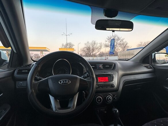 2013 Kia Rio 4-speed III, белый, 780000 рублей - вид 11