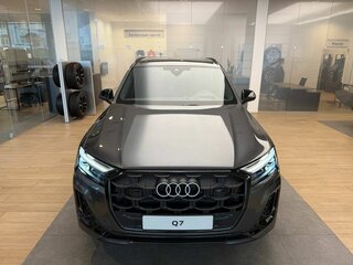 2025 Audi Q7 45 TFSI II (4M) Рестайлинг 2, серый, 11690000 рублей, вид 4